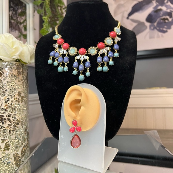 NWT statement necklace and clip earrings!!! Sooo bright and beautiful!! - Picture 3 of 9